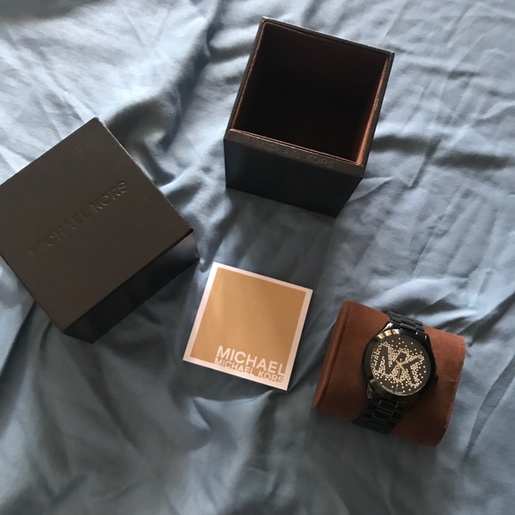 MICHAEL KORS All black dialogue wrist watch - Picture 2 of 3